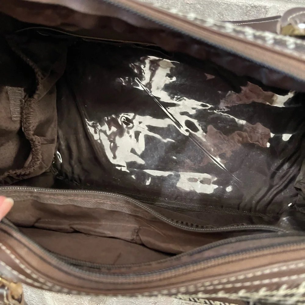London Fog Black and White Travel Bag - Picture 14 of 15